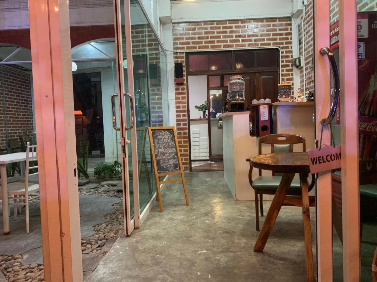 Une Jai Place เรือนอุ่นใจ Phimai Exterior foto